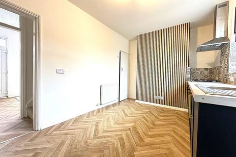 2 bedroom terraced house for sale, Trafalgar Terrace, Scarborough, YO12