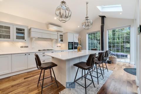 7 bedroom detached house for sale, High Road, Chigwell IG7