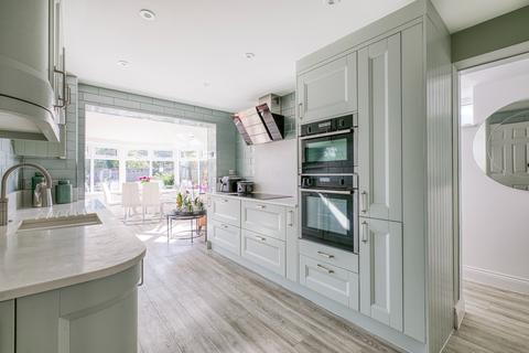 4 bedroom detached house for sale, Quiet, tucked away location