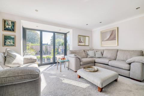 4 bedroom detached house for sale, Quiet, tucked away location