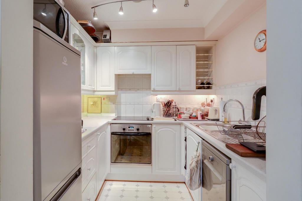 Kitchen (2).jpg