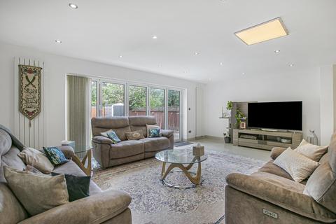 undefined, Park Avenue, Hounslow, TW3