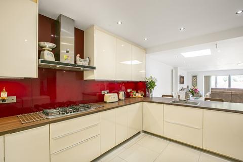 undefined, Park Avenue, Hounslow, TW3