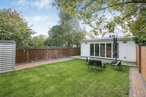 undefined, Park Avenue, Hounslow, TW3