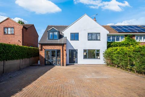 5 bedroom end of terrace house for sale, Fox Covert Lane, Misterton, Doncaster