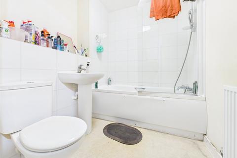 2 bedroom apartment to rent, Academy Place, Isleworth