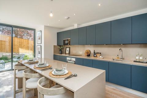 3 bedroom flat for sale, Cottenham Park Road, Wimbledon SW20