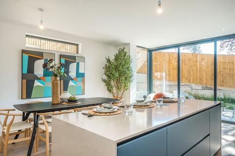 3 bedroom flat for sale, Cottenham Park Road, Wimbledon SW20