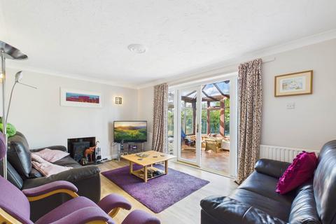 undefined, Walnut Close, Stoke Mandeville