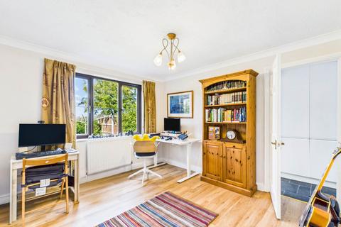 undefined, Walnut Close, Stoke Mandeville