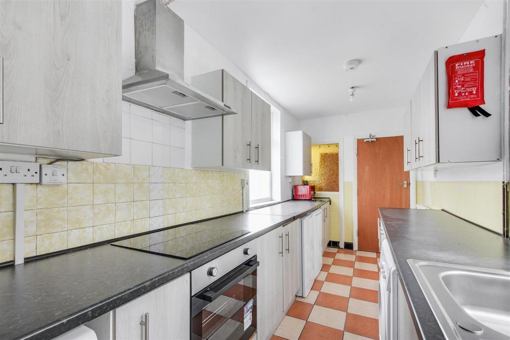Kitchen 2.jpeg