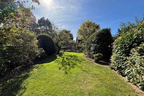 3 bedroom semi-detached house for sale, Leigh on Sea SS9