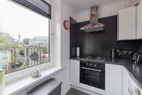27 Crewe Crescent, Edinburgh, EH5 2JR