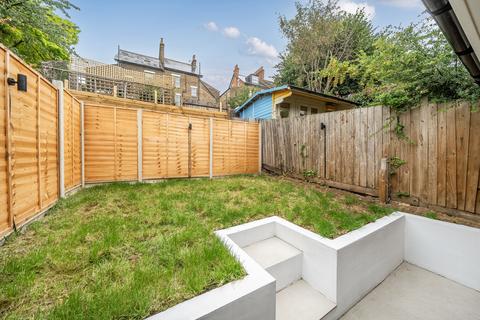 3 bedroom apartment for sale, Embleton Road, London