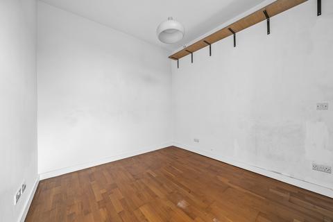 Flat 3, 18 Court Yard, London, SE9 5PZ
