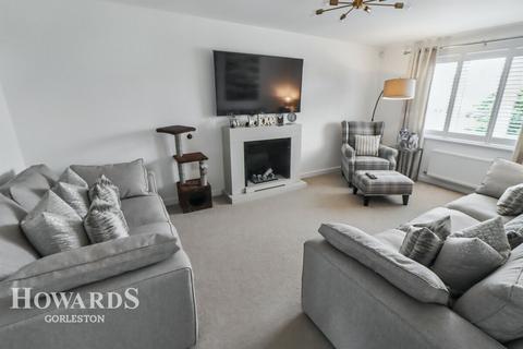 5 bedroom detached house for sale, Howard's Way, Bradwell