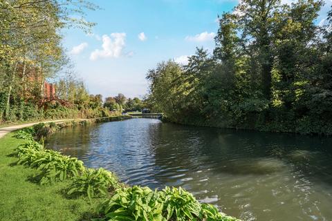 1 bedroom flat for sale, Walnut Tree Close, Guildford, GU1