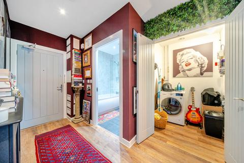 1 bedroom flat for sale, Walnut Tree Close, Guildford, GU1