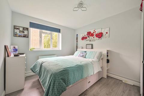 Whitnell Way, Putney, London, SW15