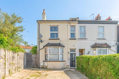 3 bedroom flat to rent, Egerton Road, South Norwood, London, SE25