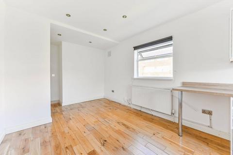 3 bedroom flat to rent, Egerton Road, South Norwood, London, SE25