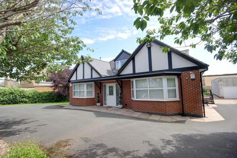 5 bedroom detached bungalow for sale, Riplingham Road, Skidby