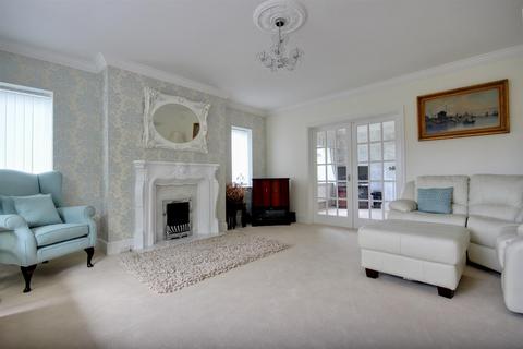 5 bedroom detached bungalow for sale, Riplingham Road, Skidby