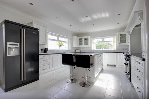 5 bedroom detached bungalow for sale, Riplingham Road, Skidby