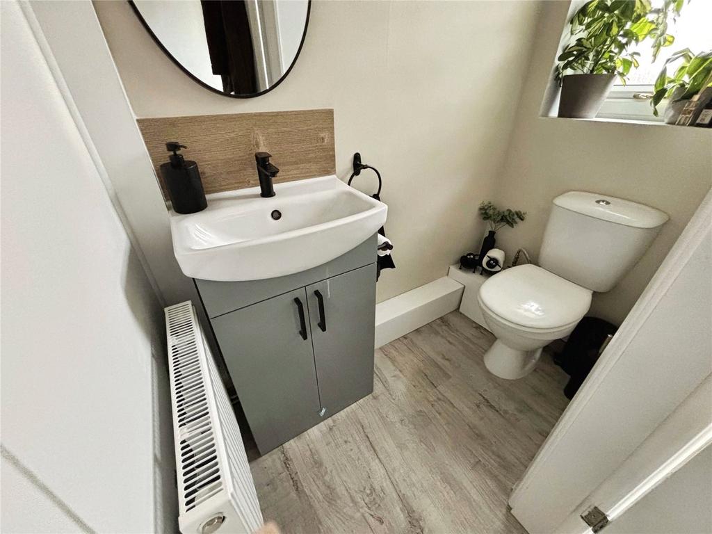 Cloakroom/Wc
