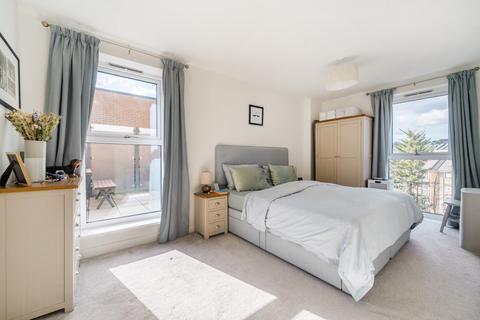 3 bedroom flat for sale, Apple Yard, Anerley, London, SE20
