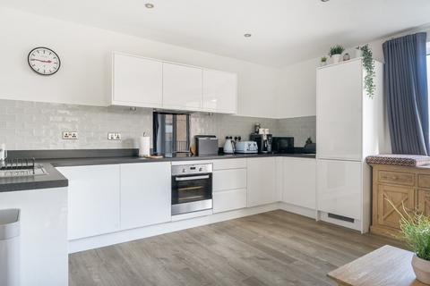 3 bedroom flat for sale, Apple Yard, Anerley, London, SE20
