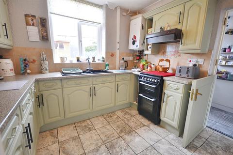3 bedroom semi-detached house for sale, Woodlands Close, Stone