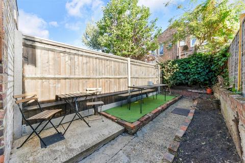 undefined, Byegrove Road, Colliers Wood SW19