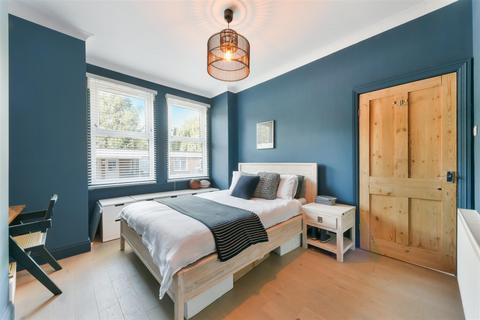 undefined, Byegrove Road, Colliers Wood SW19