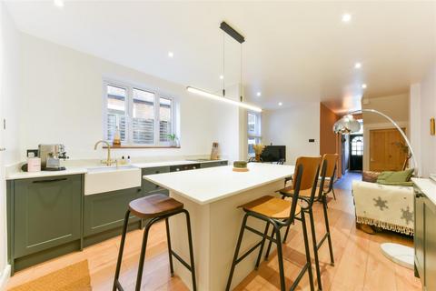 undefined, Byegrove Road, Colliers Wood SW19