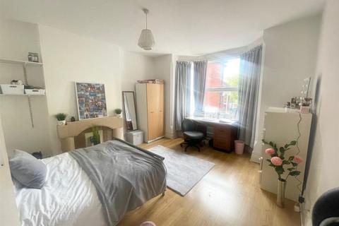 7 bedroom semi-detached house to rent, *£145 pppw excl bills* Derby Road, Nottingham, NG7 2DP