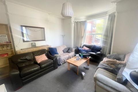 7 bedroom semi-detached house to rent, *£145 pppw excl bills* Derby Road, Nottingham, NG7 2DP