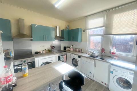 7 bedroom semi-detached house to rent, *£145 pppw excl bills* Derby Road, Nottingham, NG7 2DP