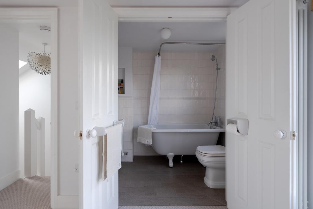 312238 - Ardleigh Road, London E17 - high res-0...