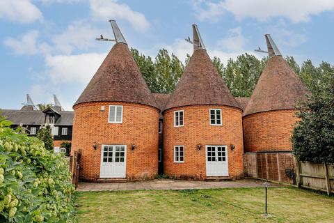 5 bedroom semi-detached house for sale, Bull Lane, Boughton-Under-Blean, ME13