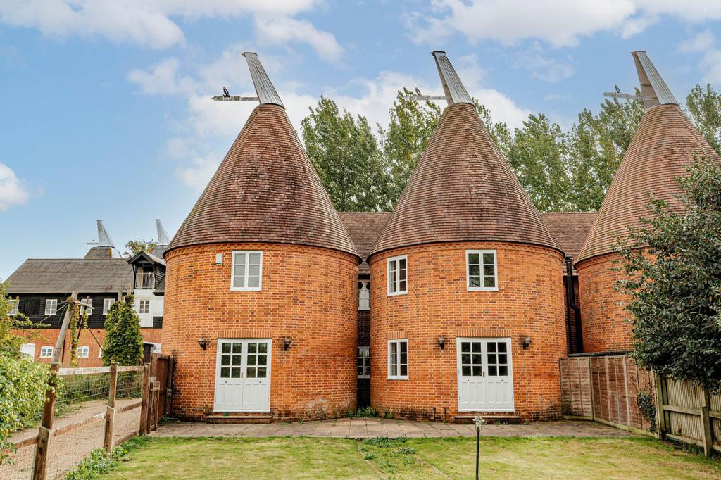 Rear Garden (1)