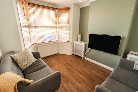 2 bedroom terraced house for sale, Crescent Avenue, Grays RM17