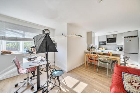 2 bedroom flat for sale, Lucas Gardens,  East Finchley,  N2