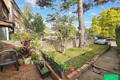 6 Red Lion Hill, London, N2 8ED