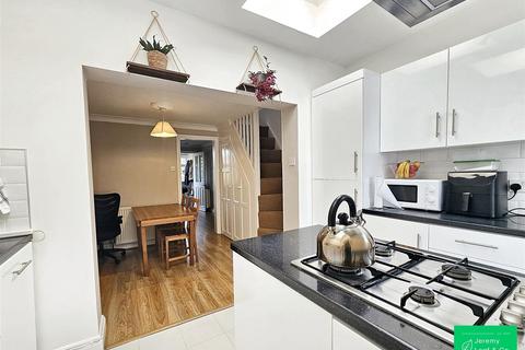 6 Red Lion Hill, London, N2 8ED