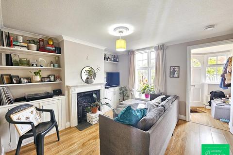 6 Red Lion Hill, London, N2 8ED