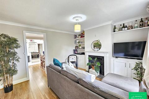 6 Red Lion Hill, London, N2 8ED