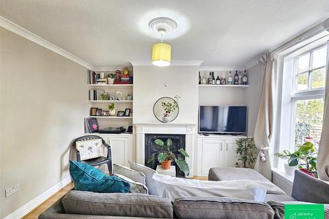 6 Red Lion Hill, London, N2 8ED