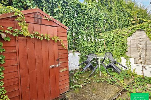 6 Red Lion Hill, London, N2 8ED