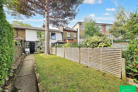 6 Red Lion Hill, London, N2 8ED